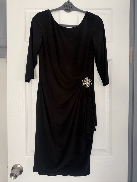 Alex Evenings Dresses & Skirts - Alex Evenings Black Midi Dress with Rhinestone Brooch